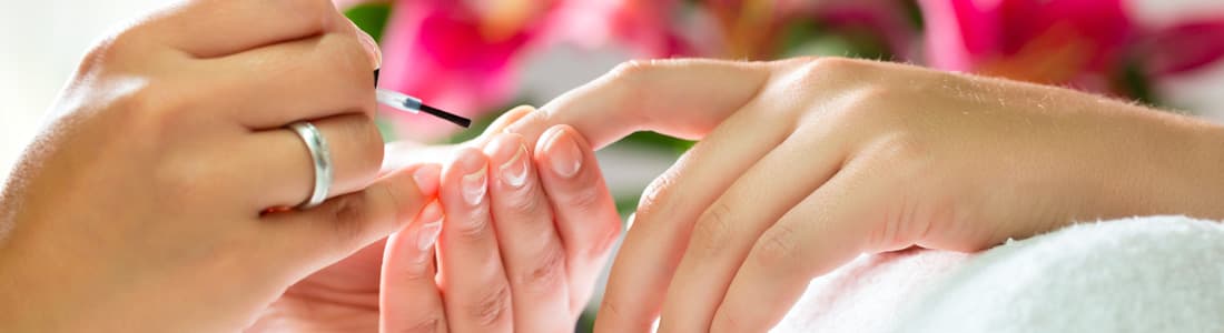 POURQUOI FAUT-IL LAISSER SES ONGLES SE REPOSER ?